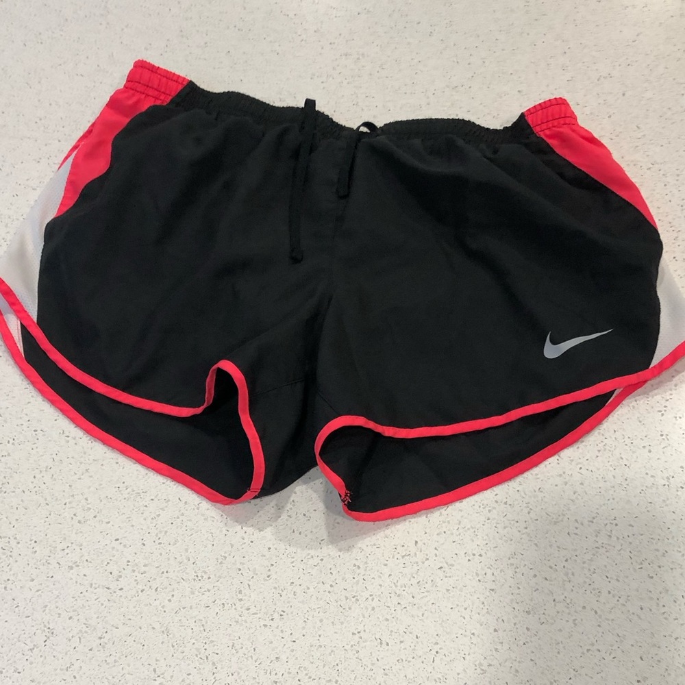 Women’s Nike shorts ! Size M , Dri- fit !